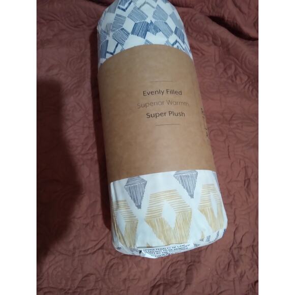 J C Penny Ienjoy Casual Comfort Mayan Midweight Down Warm & Cozy Comforter Set - Picture 9 of 10